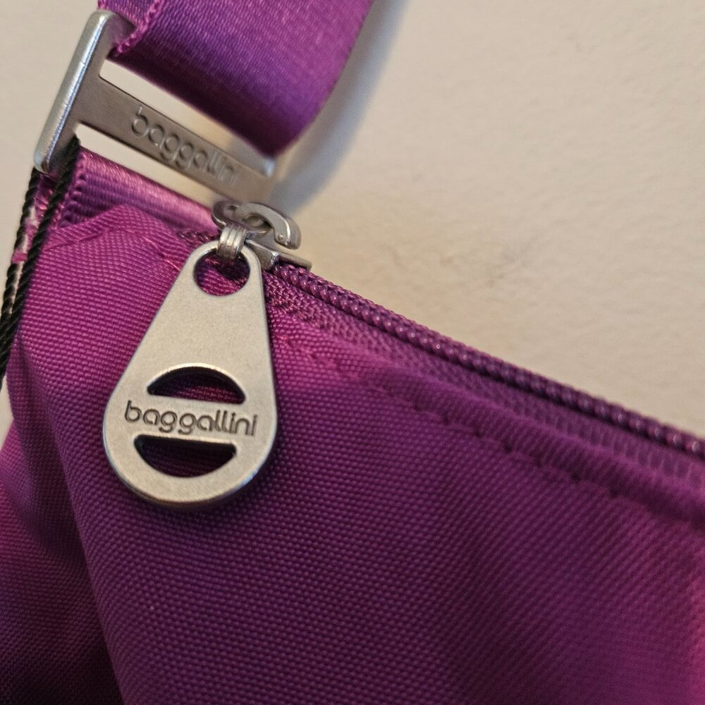 NWT Baggallini Helsinki Silver Hobo Bagg in Magenta/Purple - Picture 5 of 14